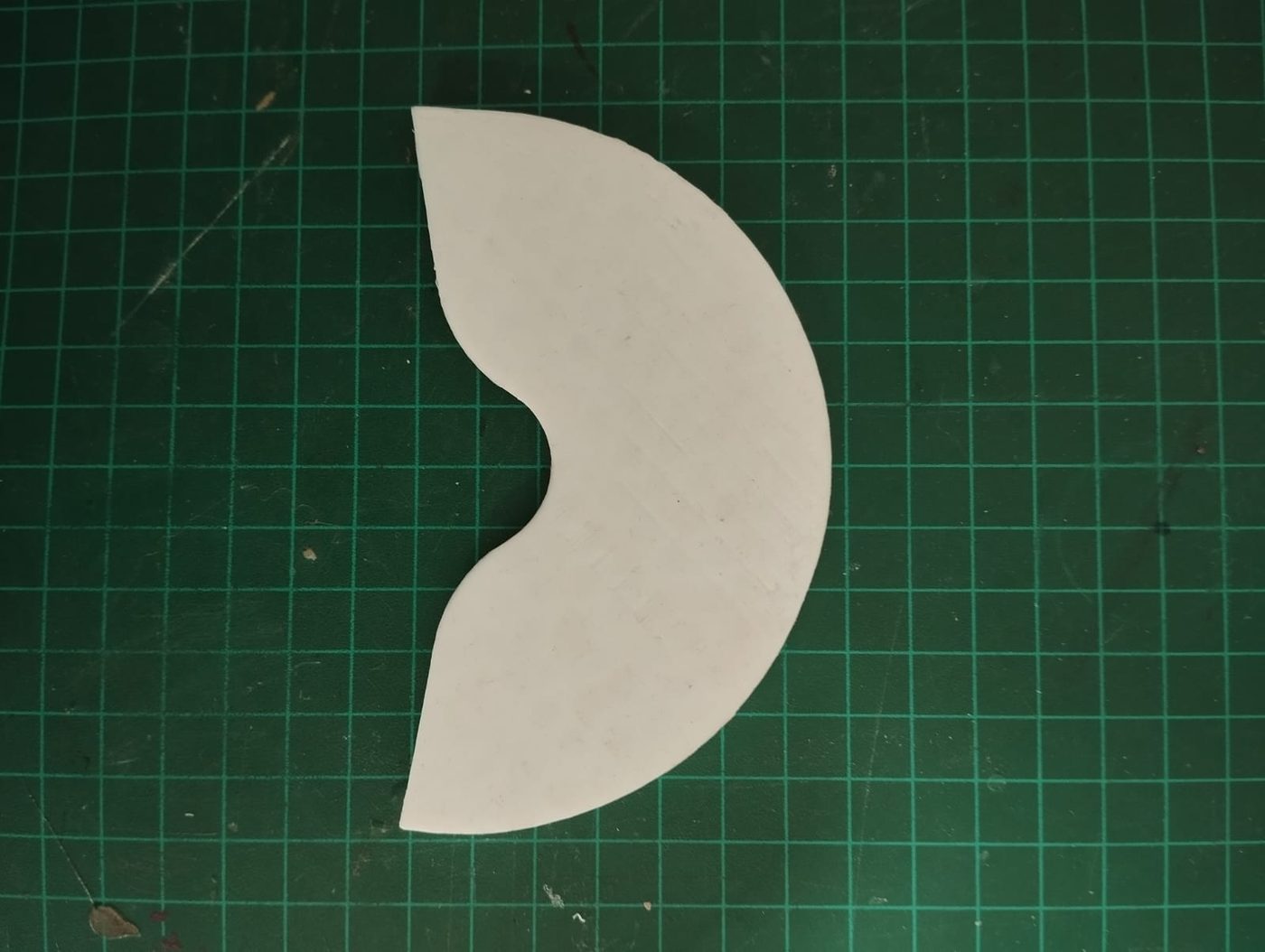 The unique blade profile — a crescent shape with a flow recess